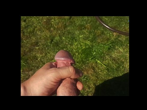 ❤️ Vruća zgodna jebe svoju ružičastu macu i svršava špricom u ljetnoj bašti ❤️ Super porno kod nas ❌