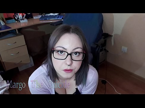 ❤️ Seksi djevojka s naočalama duboko siše dildo na kameri ❤️ Super porno kod nas ❌