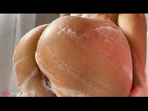 ❤️ Brineta masturbira macu vibratorom do intenzivnog orgazma pod tušem ❤️ Super porno kod nas ❌